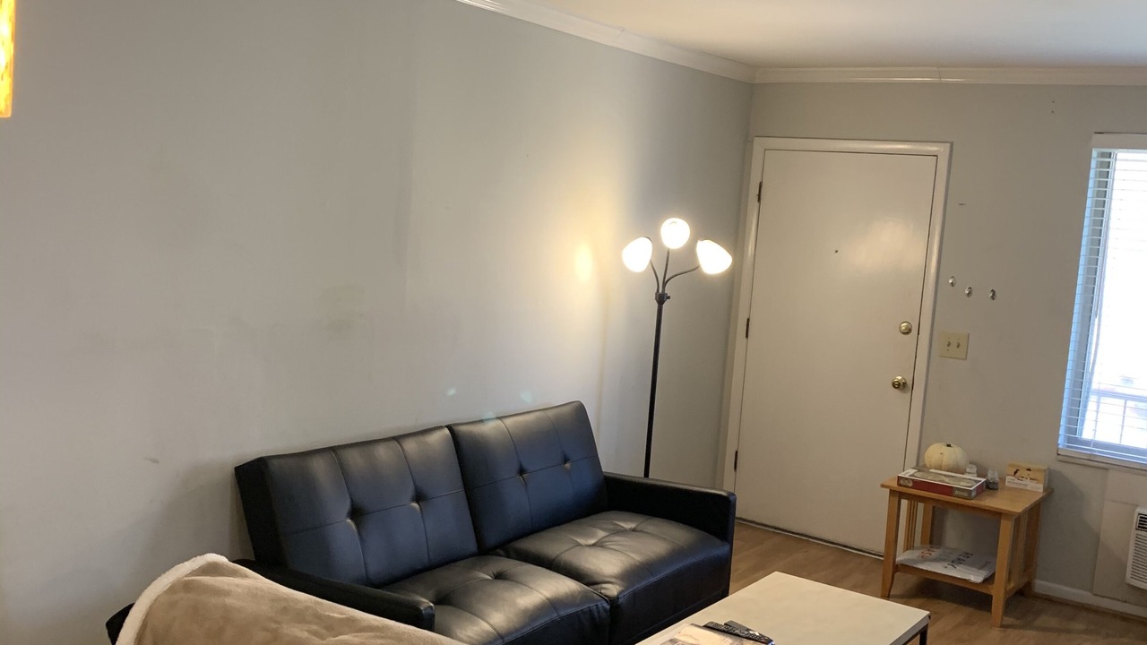 Photo of Livingroom in Hillsboro West End