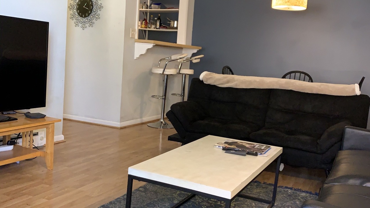 Photo of Livingroom in Hillsboro West End