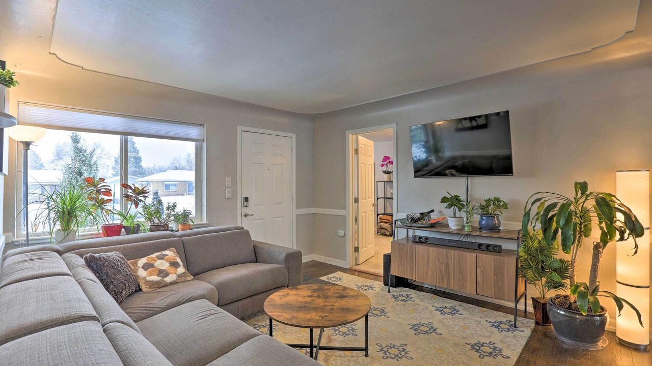 Photo of Livingroom in Edgewater
