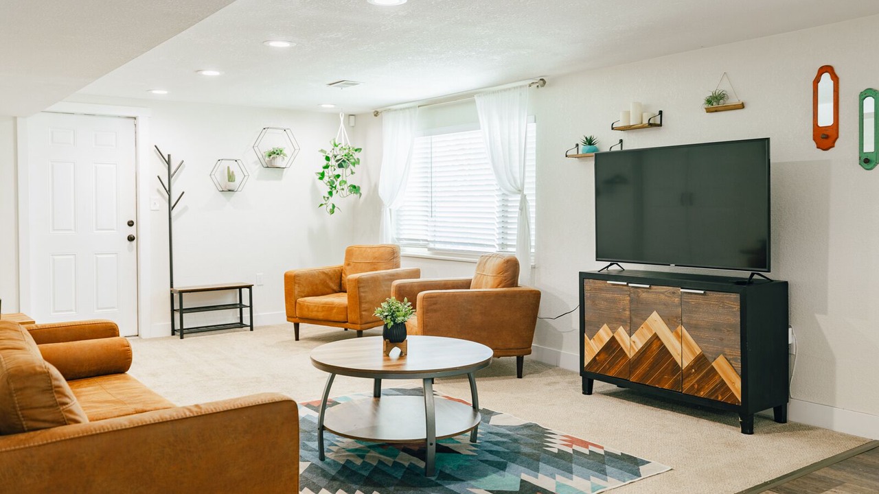 Photo of Livingroom in North Central Westminster