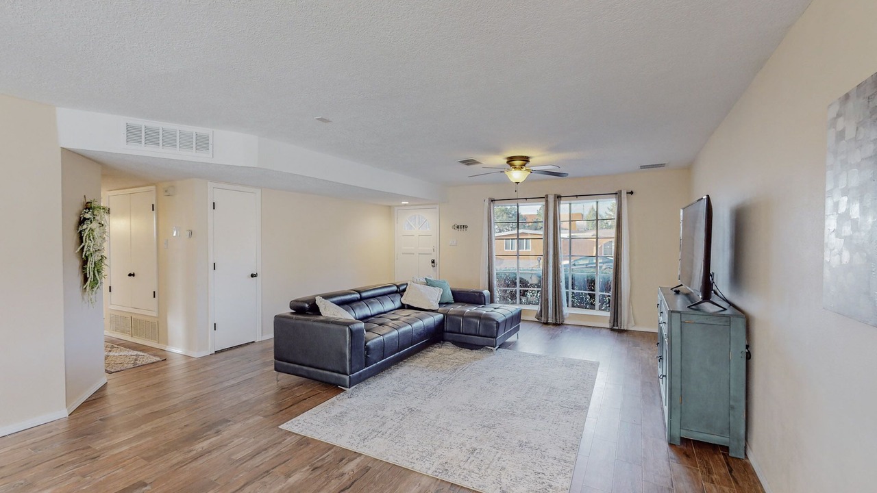 Photo of Livingroom in Northeast Heights