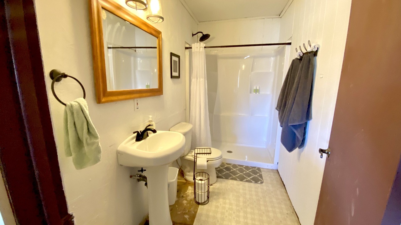 Photo of Bedroom in Navajo Dam