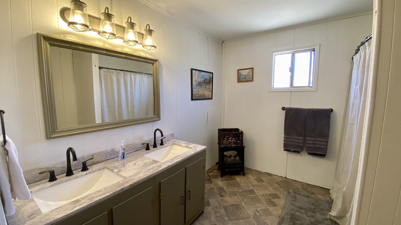 Photo of Bathroom in Navajo Dam