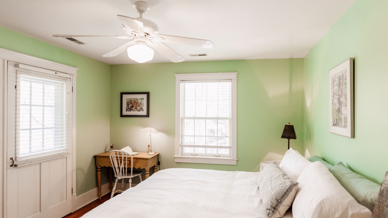 Photo of Bedroom in Lakeside