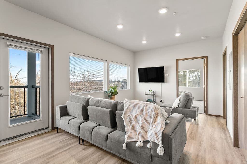 Photo of Livingroom in South Perry District