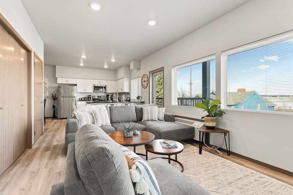 Photo of Livingroom in South Perry District