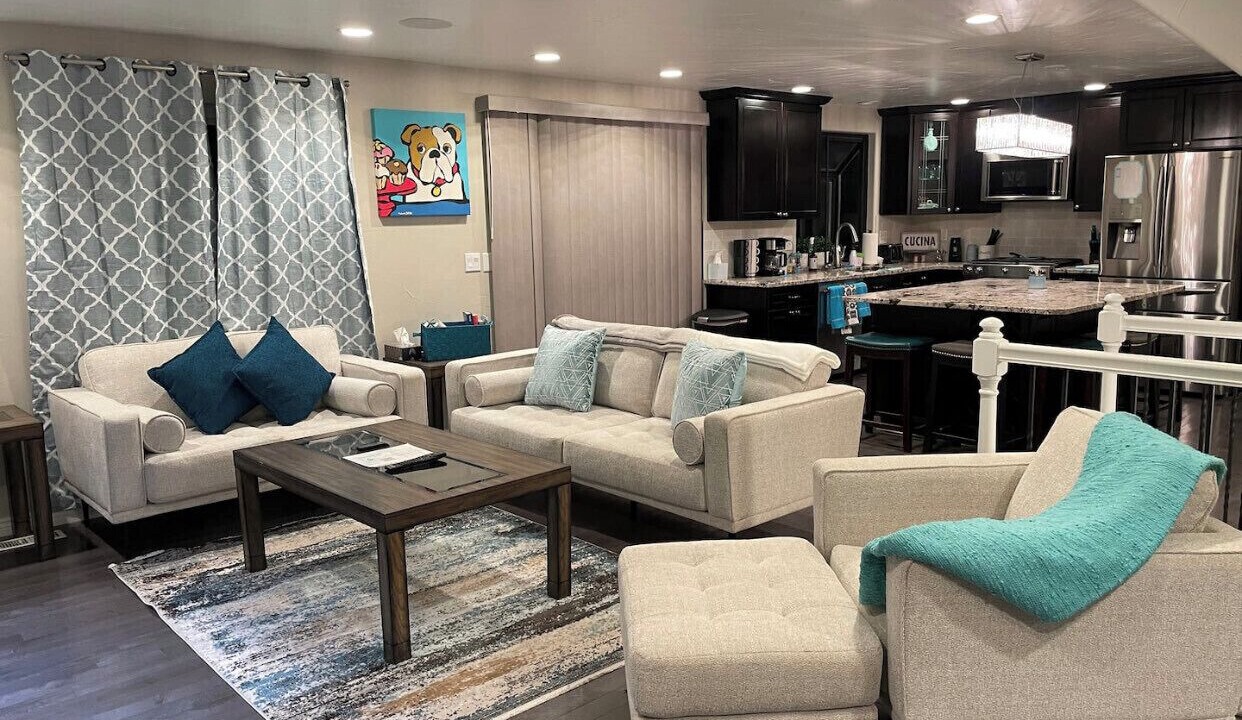 Photo of Livingroom in North Central Westminster