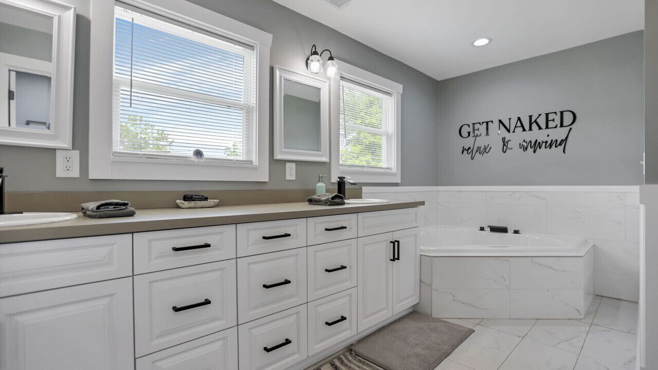 Photo of Bathroom in Buckeye Lake