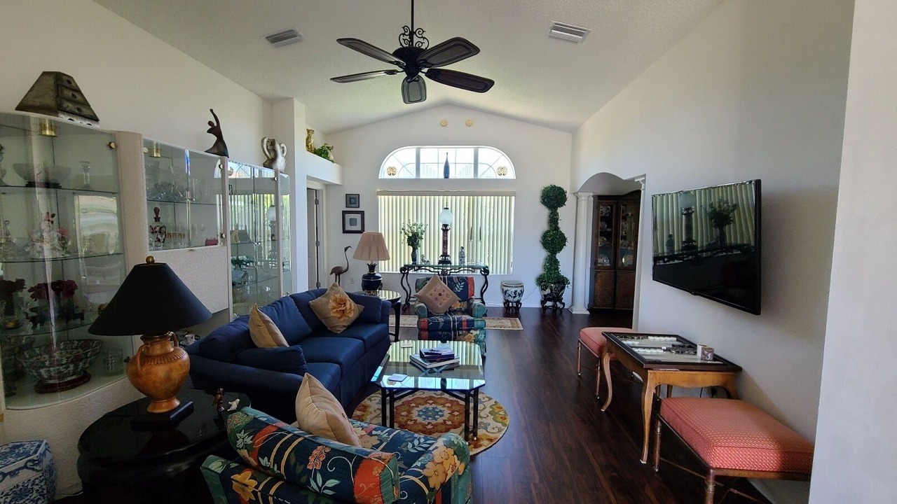 Photo of Livingroom in Candler