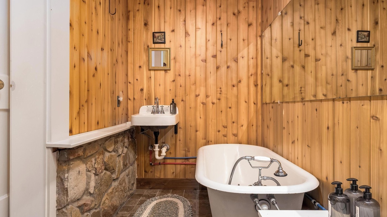 Photo of Bathroom in Rising Fawn