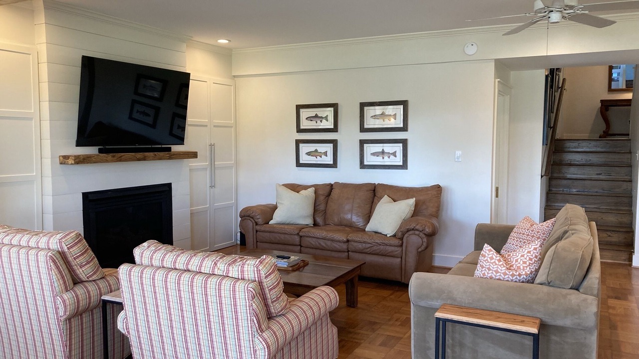 Photo of Livingroom in Little Kowaliga
