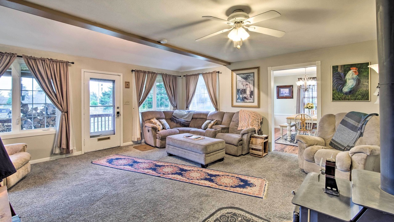Photo of Bedroom in Coos Bay