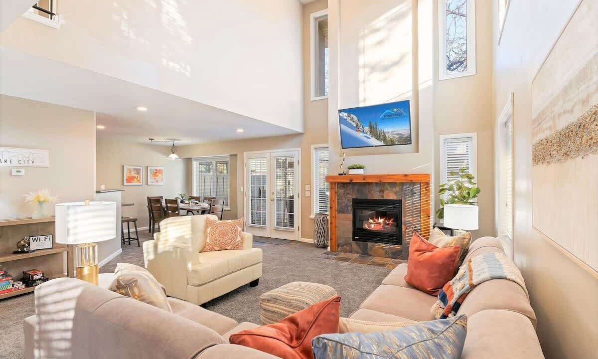 Photo of Livingroom in Midvale