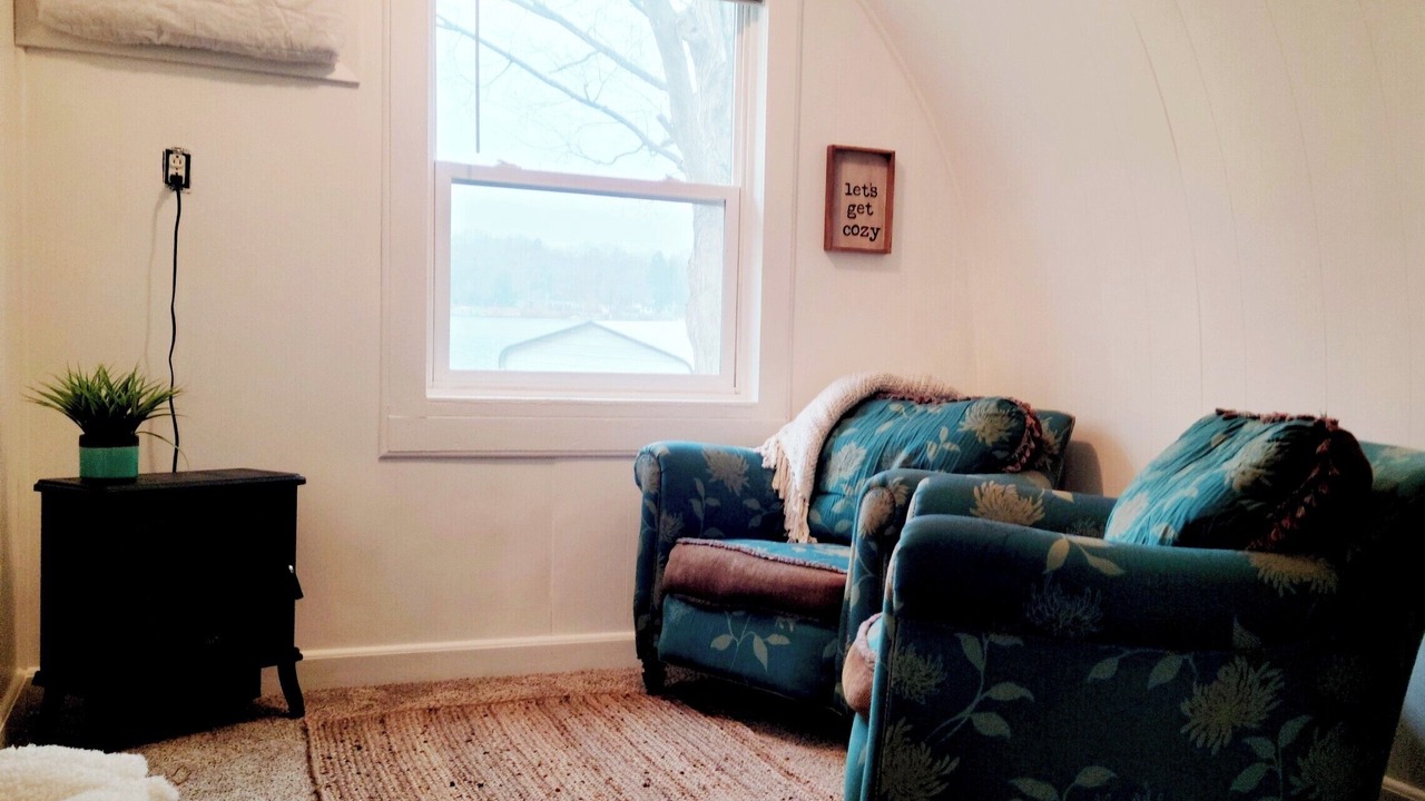 Photo of Livingroom in Paw Paw