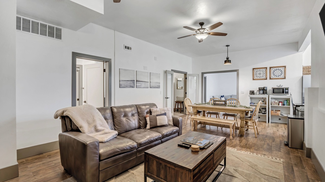 Photo of Livingroom in Bountiful