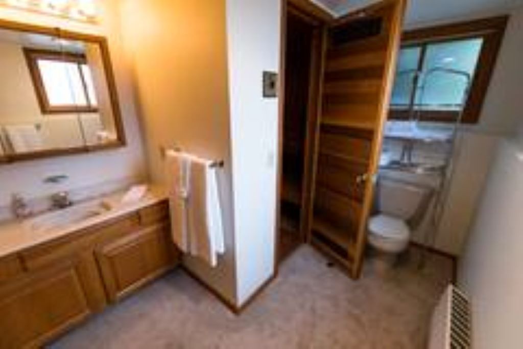 Photo of Bathroom in Redstone