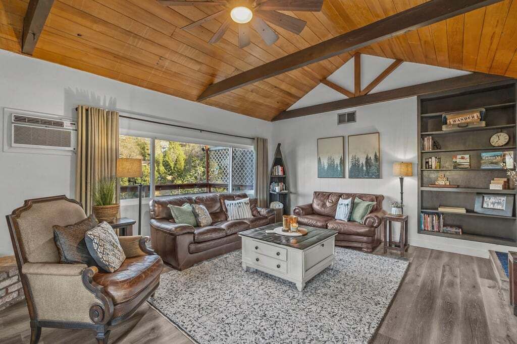 Photo of Bedroom in Crestline