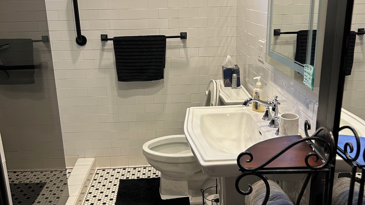 Photo of Bathroom in Latonia