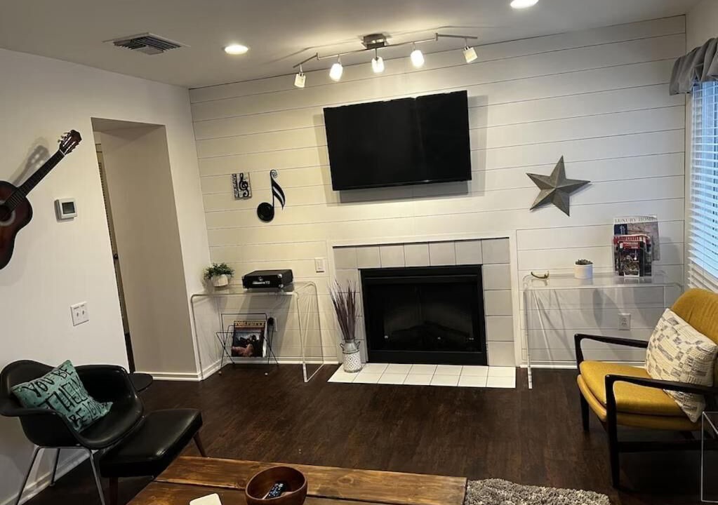 Photo of Livingroom in North Capitol