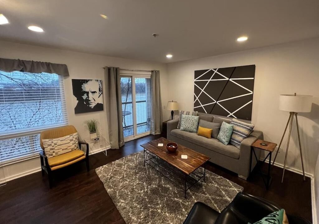 Photo of Livingroom in North Capitol