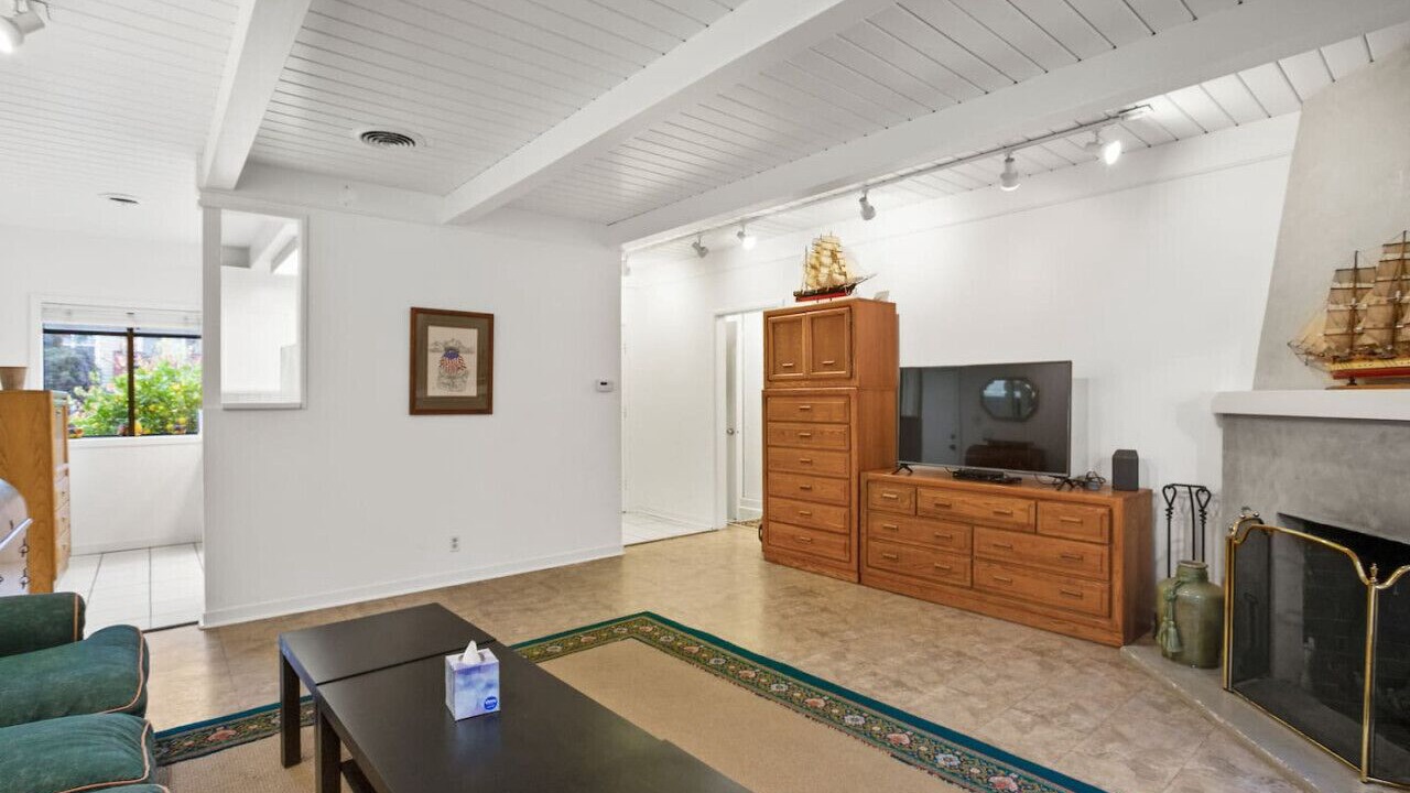 Photo of Livingroom in University Heights