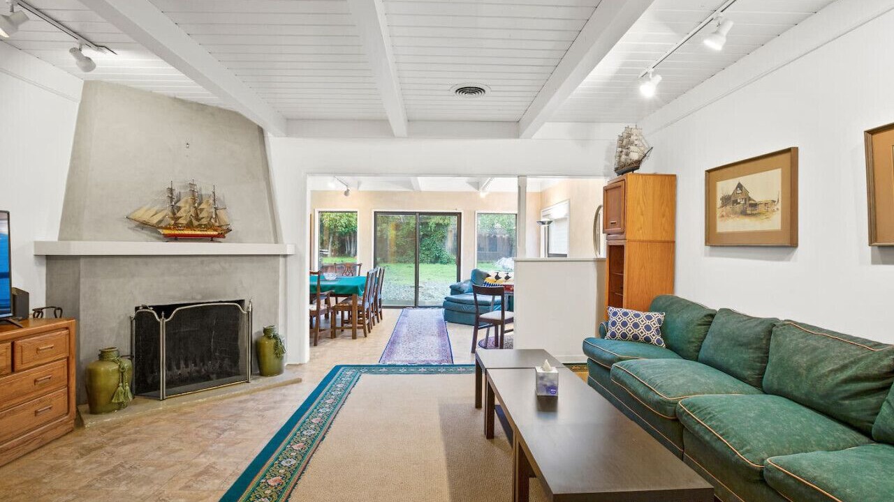 Photo of Livingroom in University Heights