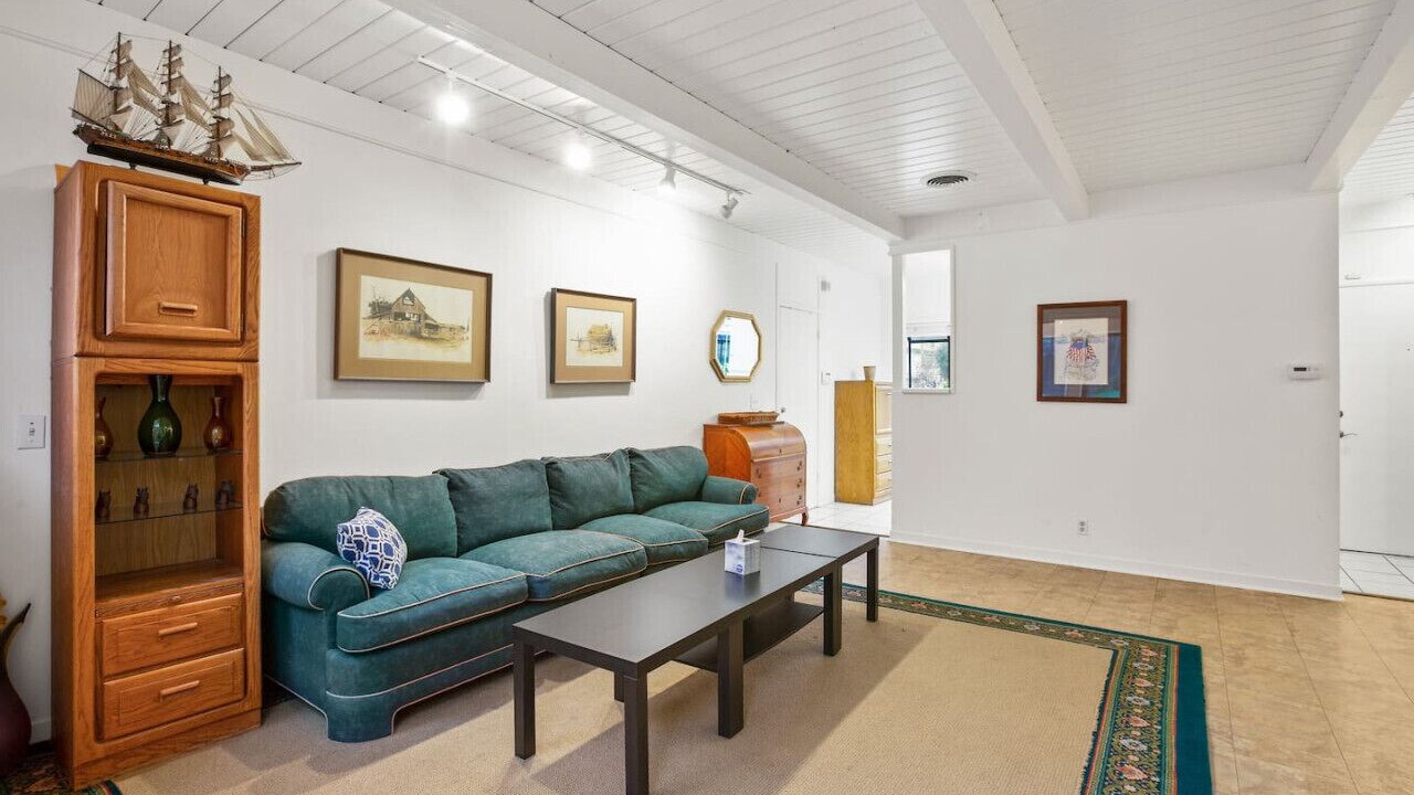 Photo of Livingroom in University Heights