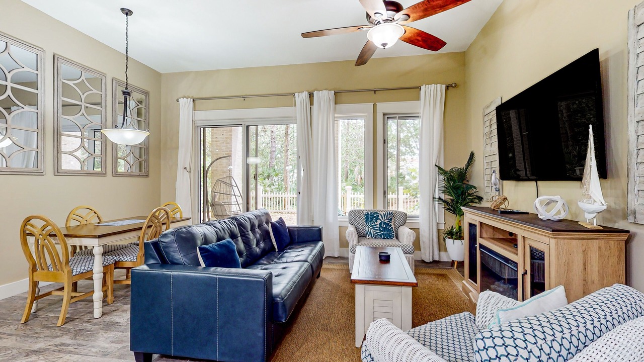 Photo of Livingroom in Baytowne Wharf