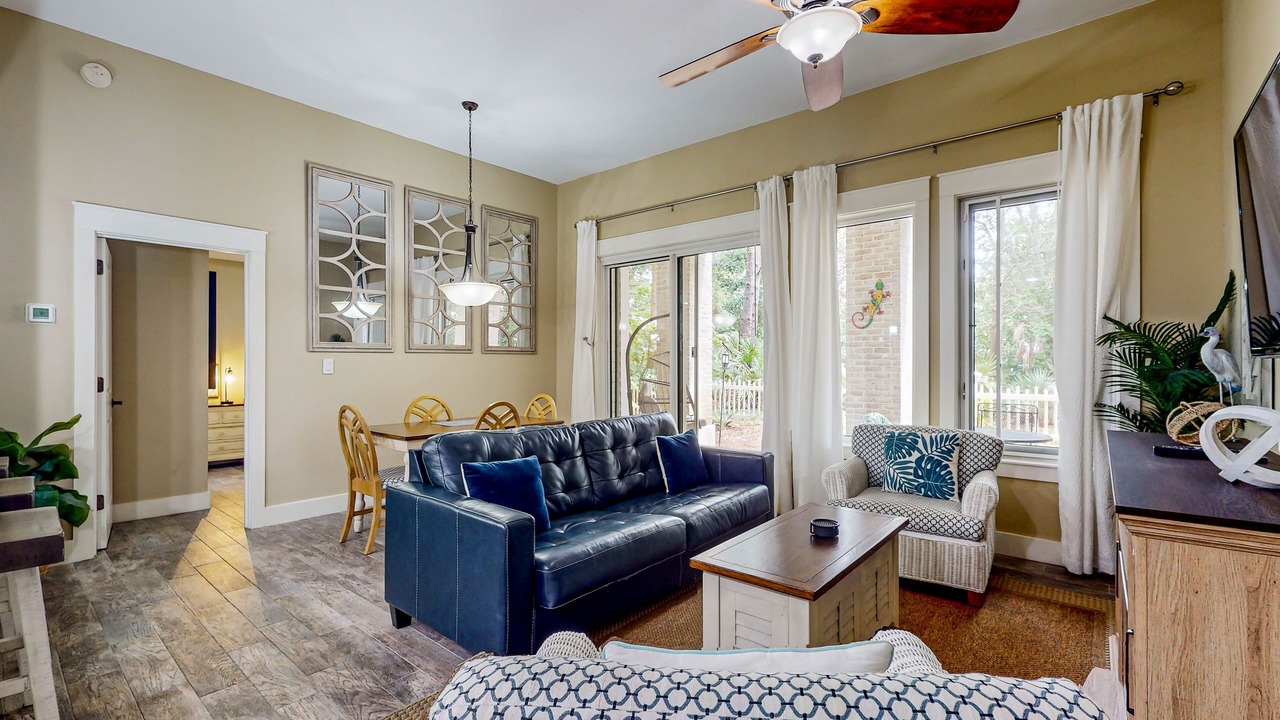 Photo of Livingroom in Baytowne Wharf