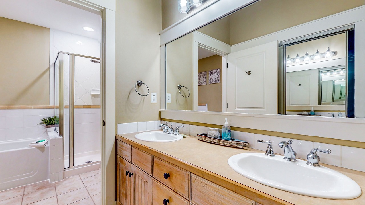 Photo of Bathroom in Baytowne Wharf