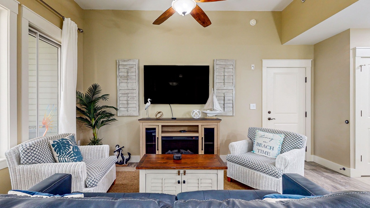 Photo of Livingroom in Baytowne Wharf