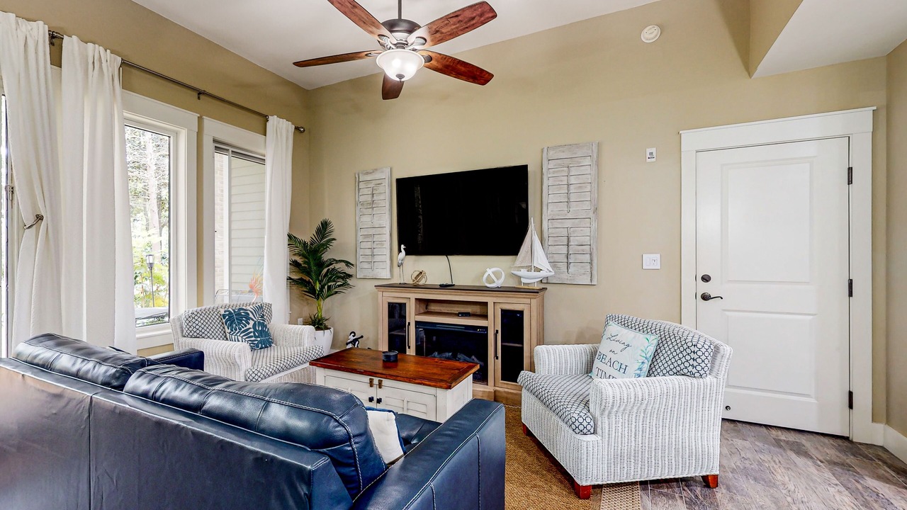 Photo of Livingroom in Baytowne Wharf