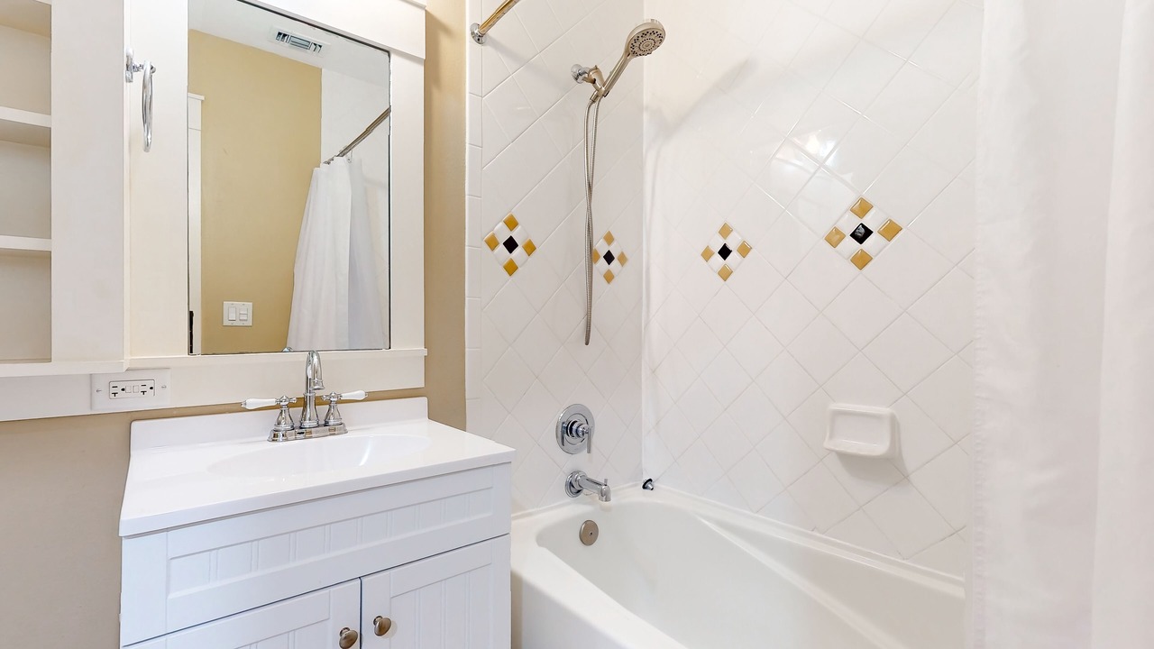 Photo of Bathroom in Baytowne Wharf