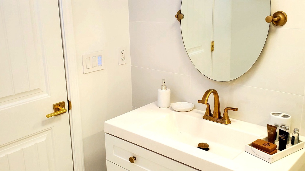 Photo of Bathroom in Point Venture