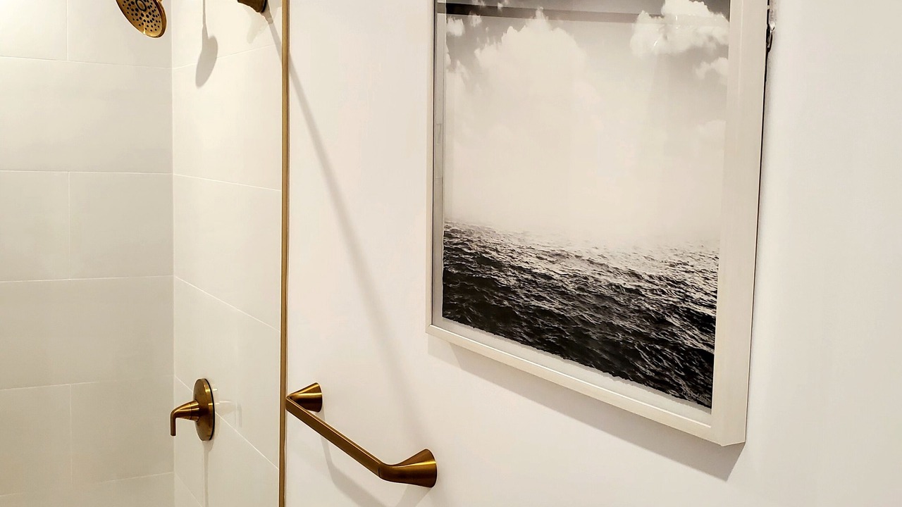 Photo of Bathroom in Point Venture
