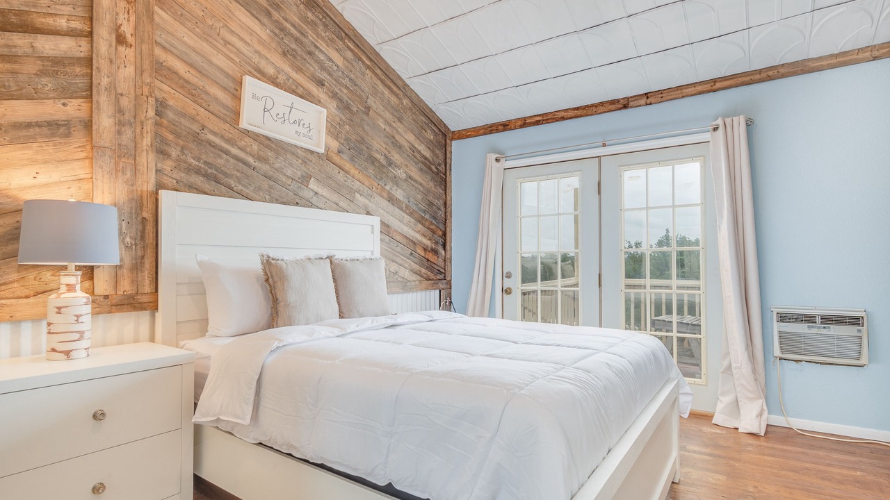 Photo of Bedroom in Point Venture