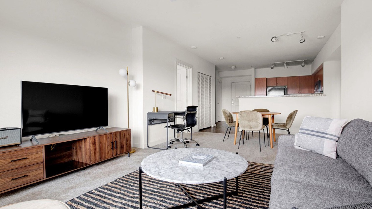 Photo of Livingroom in West Bellevue