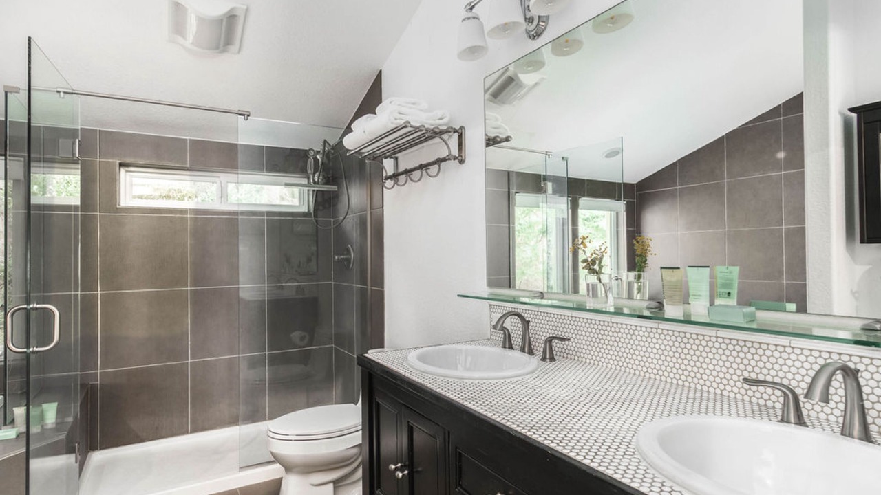 Photo of Bathroom in Neahkahnie Beach