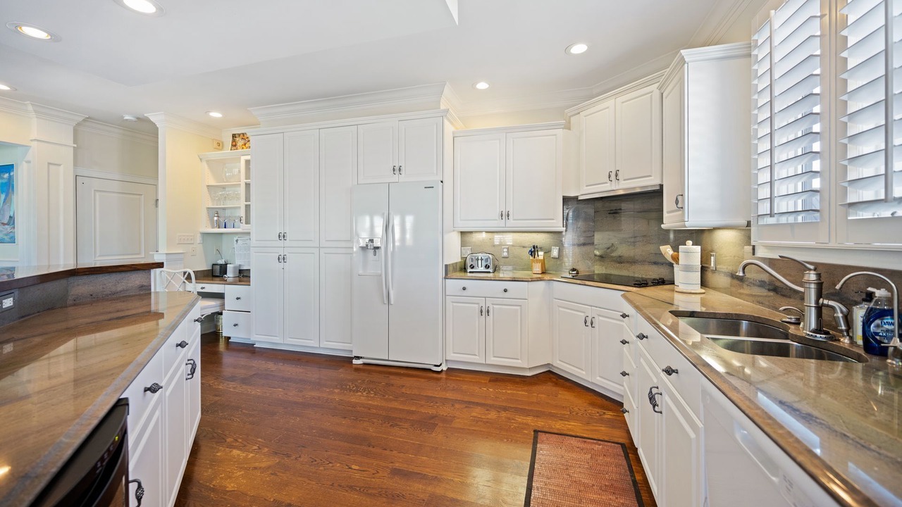 Photo of Kitchen in Debordieu Colony