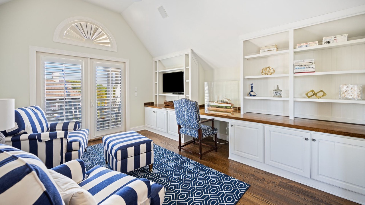 Photo of Livingroom in Debordieu Colony