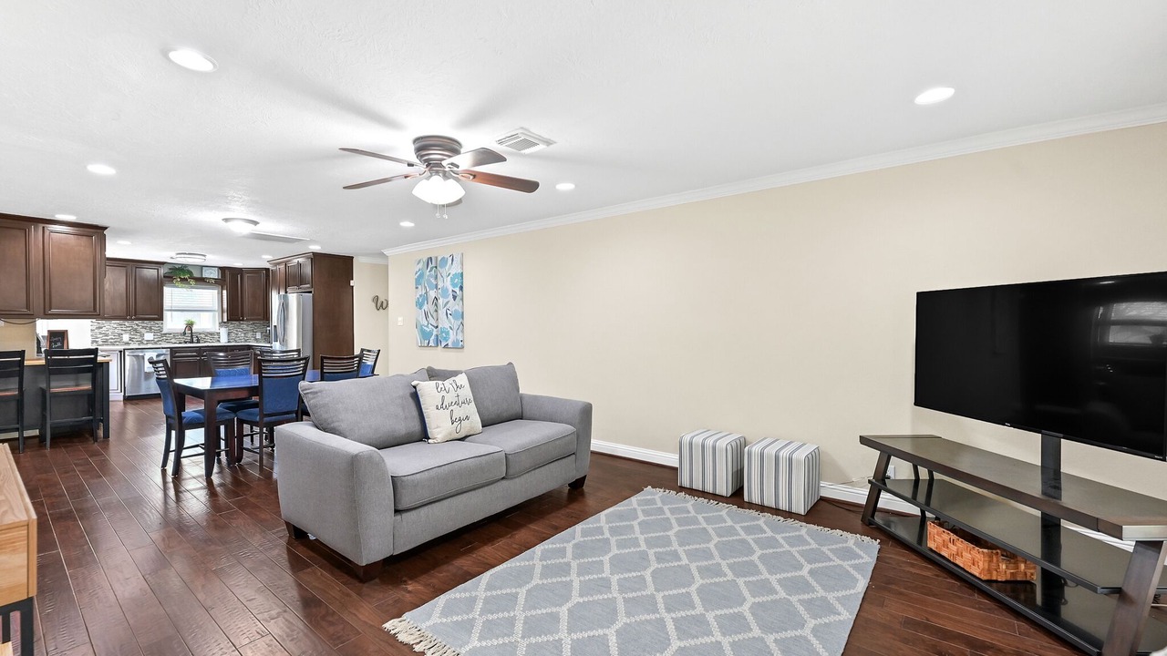 Photo of Livingroom in Garden Oaks
