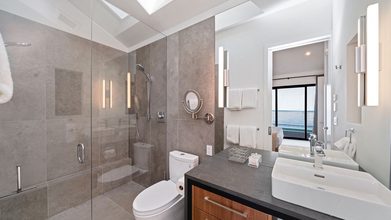 Photo of Bathroom in Neahkahnie Beach