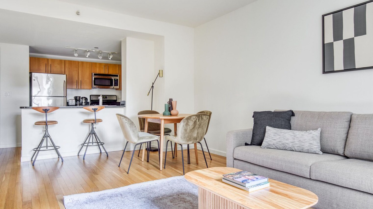 Photo of Livingroom in Hunters Point