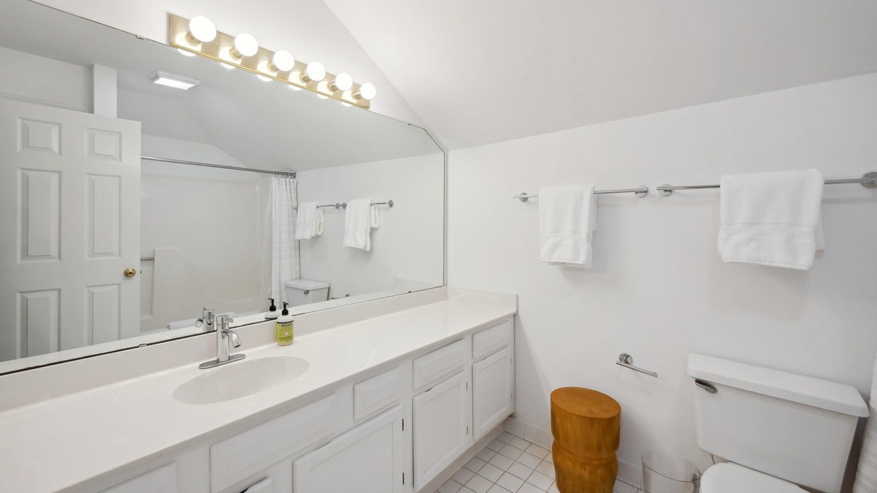 Photo of Bathroom in Debordieu Colony