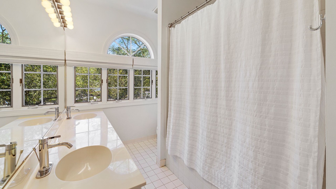 Photo of Bathroom in Debordieu Colony