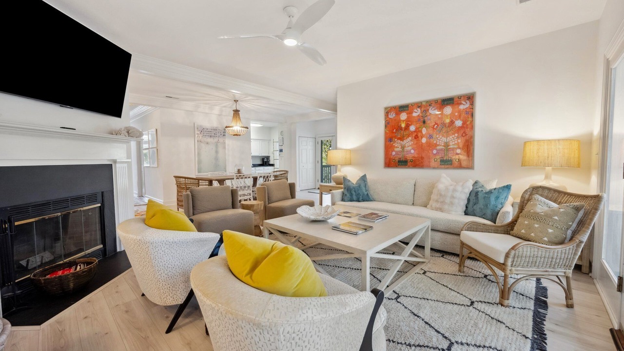 Photo of Livingroom in Debordieu Colony