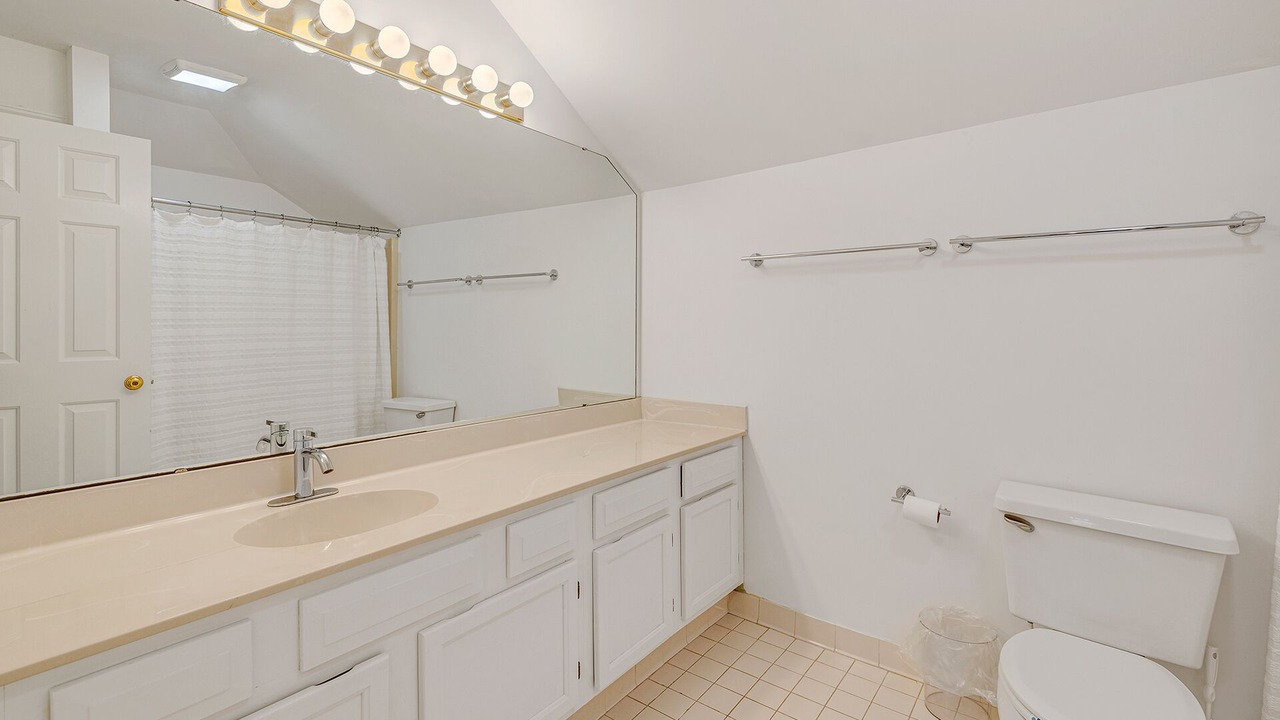 Photo of Bathroom in Debordieu Colony