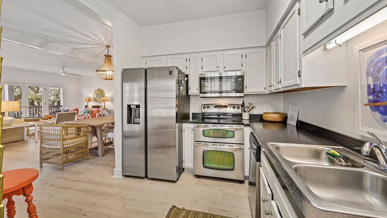 Photo of Kitchen in Debordieu Colony
