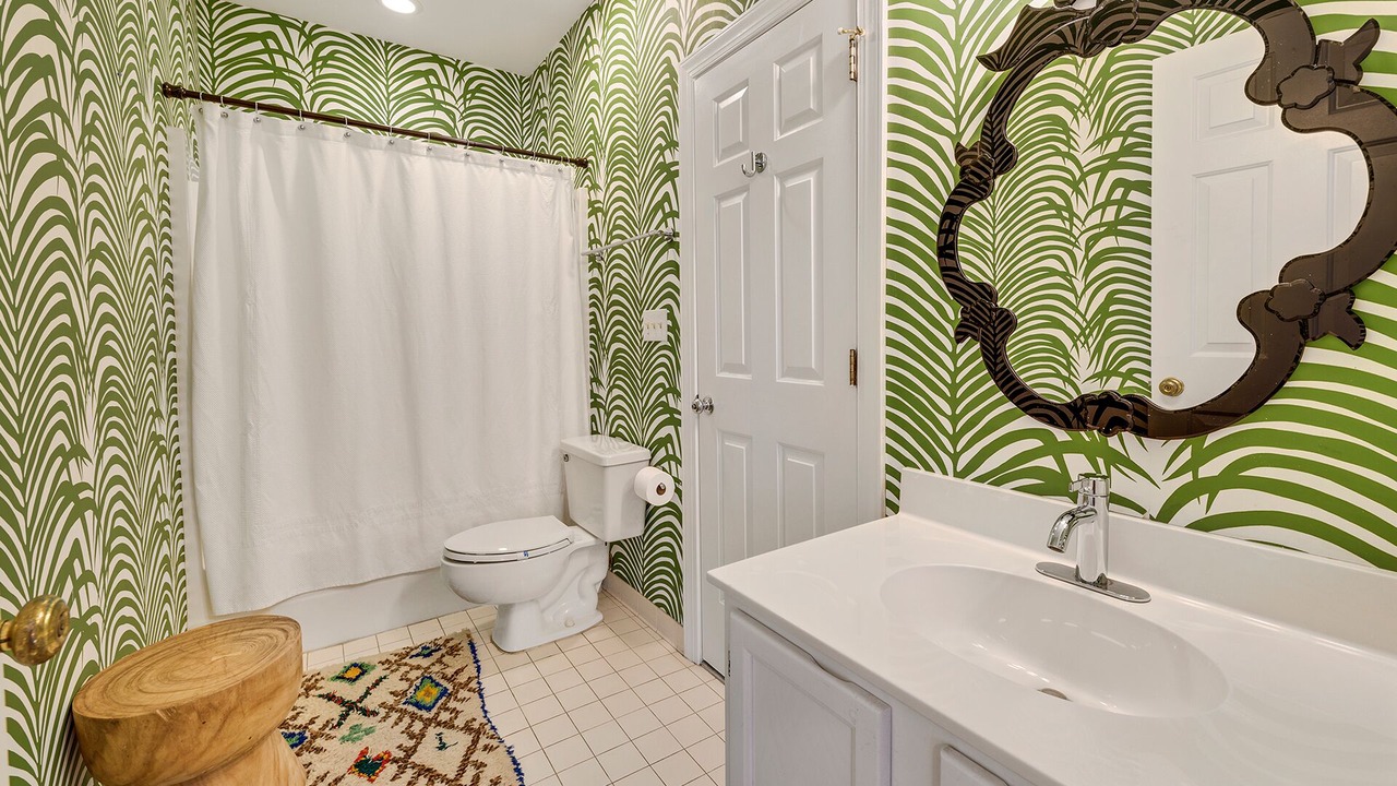 Photo of Bathroom in Debordieu Colony
