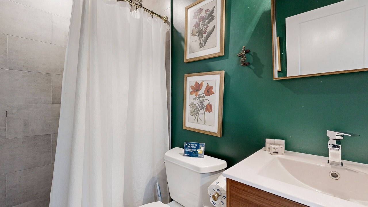 Photo of Bathroom in Riviera Estates